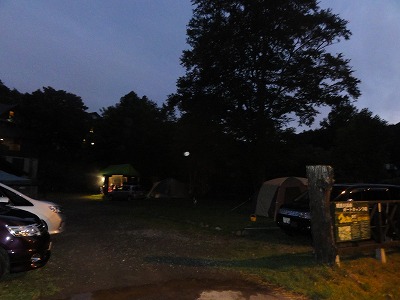 キャンプ場　夜