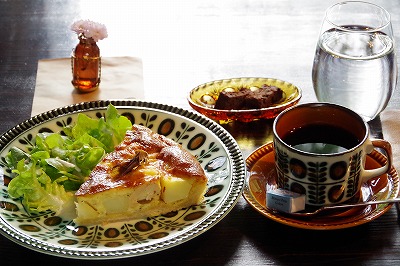 qoulou cafe（コーローカフェ）料理　キッシュ　コーヒー２